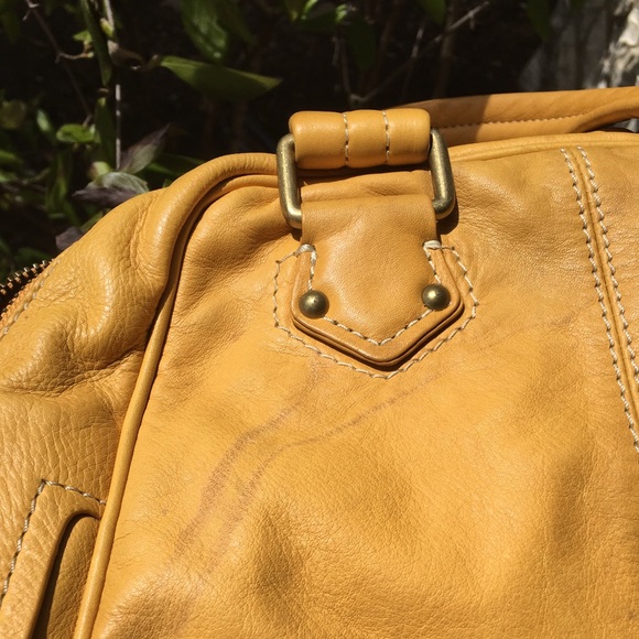 Marc by MarcJacobs yellow handbag w/logo hardware - Picture 3 of 5